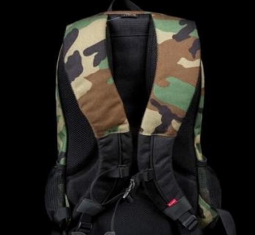 大容量　【SUPREME】14SS Logo Backpack 収納ポケットも充実した　ロゴバックパック　リュック.