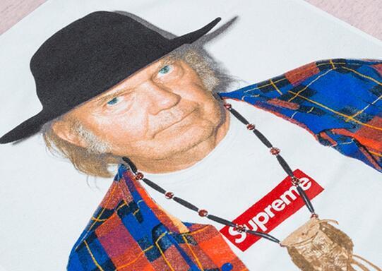 一味違う シュプリーム スーパーコピー  伸縮性も抜群な Tシャツ .