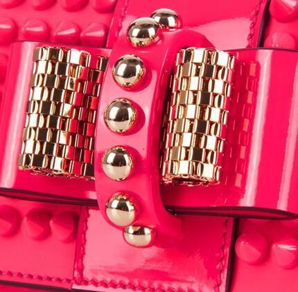 幅広く使えるアイテム クリスチャン ルブタン  Christian Louboutin　人気ブランド