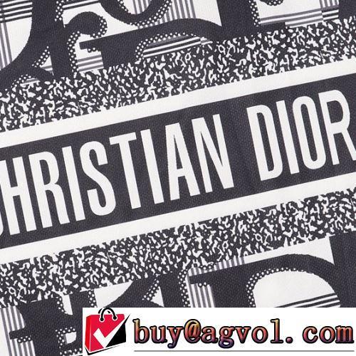 自分らしいスタイリング 半袖Tシャツ 着回し度抜群 DIORコピーブランド 2022春夏 海外セレブ愛用