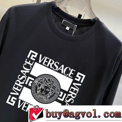 着心地満点 おしゃれに絶大な人気の ヴェルサーチコピー 半袖Tシャツ 2022春夏 プリント 2色可選