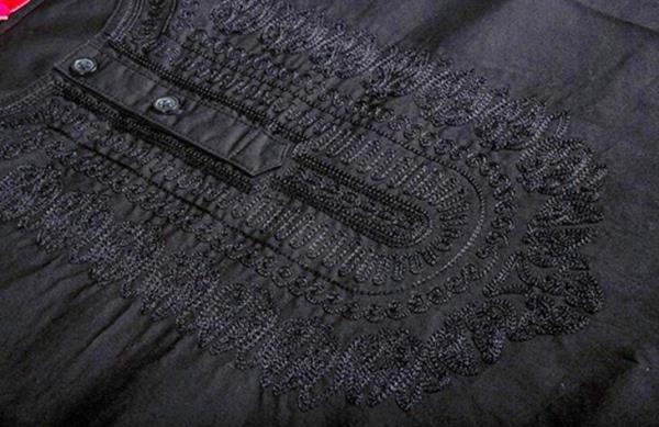 個性的な雰囲気があるシュプリーム 耐久性が満点のTシャツ　サンド .