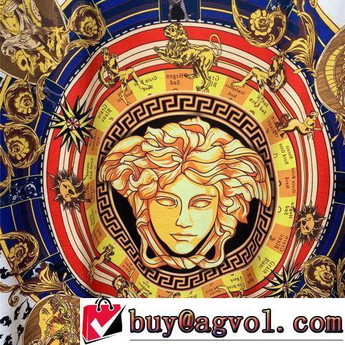 2022春夏 着回し度抜群 半袖Tシャツ 海外セレブ定番愛用 ヴェルサーチブランド コピー 通気性に優れた 柔らかい手触り