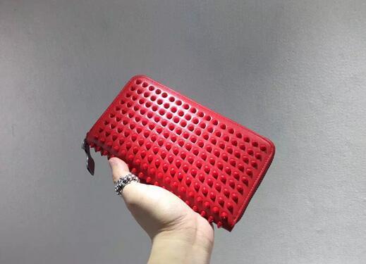 存在感抜群ある　クリスチャンルブタン スーパーコピー大人っぽい個性派の長財布　レッド.