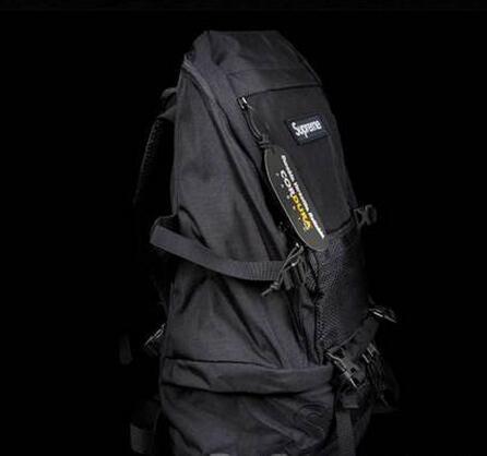 新たな定番クロムハーツ ジュディウォレット クロスボタン ブラックヘビーレザー　シンプルな財布.