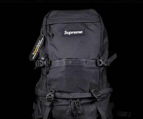 新たな定番クロムハーツ ジュディウォレット クロスボタン ブラックヘビーレザー　シンプルな財布.