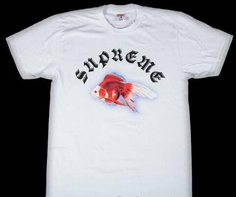 柔らかく優しいシュプリーム サスクワッチゴールドフィッシュ 　独特な光沢感のあるTシャツ　ホワイト.