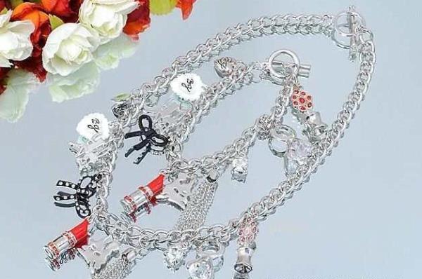根強い人気　JUICY COUTURE ジューシークチュール　ネックレス、ブレスレット2点セット　アクセサリーブランド 人気