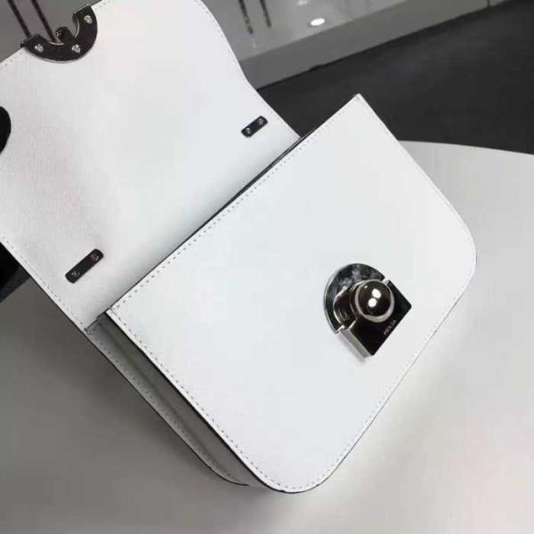 海外セレブ定番愛用プラダバッグレディースコピーPRADA2018SS人気限定商品ショルダーバッグコピー通販