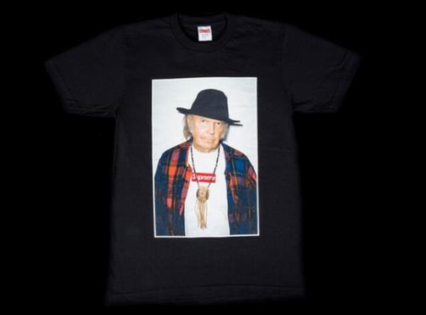 大活躍するSupreme シュプリーム 大人っぽい個性派のニールヤングTシャツ .