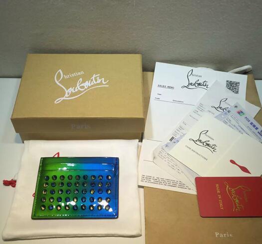 手軽に持ち運べるアイテム  Christian Louboutin クリスチャン ルブタン財布 Kios グラデーションスパイク.