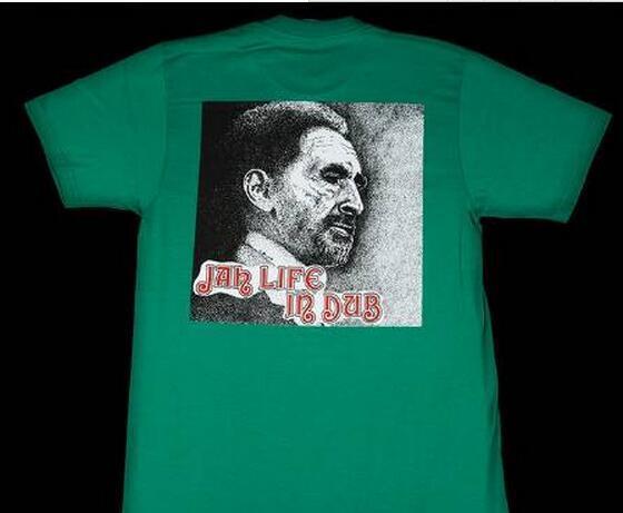 軽快な着用感がありシュプリーム　ブランド コピー 安心デザイン性に Tシャツ　エメラルドグリーン.