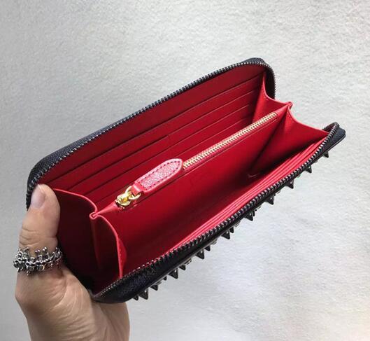 優秀なデザインでクリスチャン ルブタン  収納力も大人気　 財布.