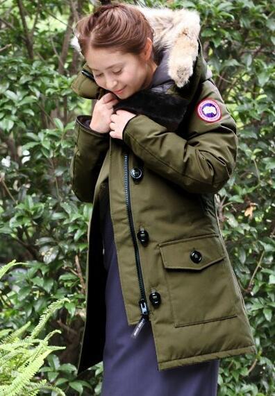 上品上質　CANADA GOOSE　防寒性を高めたダウンジャケット.