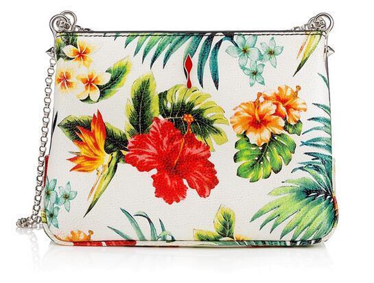  一味違うアイテム　ルブタンChristian Louboutin Triloubi Small Chain Bag　素敵なバッグ.