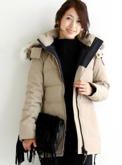 大人っぽくも可愛らしいアイテム　CANADA GOOSE 　上品素材なダウンジャケット.