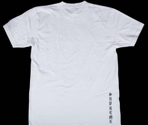 違和感がないシュプリーム 　ブラックサバスクロス　夏らしい涼しげなＴシャツホワイト .