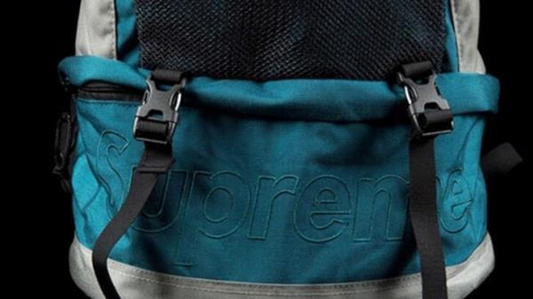 完売品　Supreme 15FW Contour Backpack シュプリーム　コンツアー 優れた機能を発揮するバックパック.