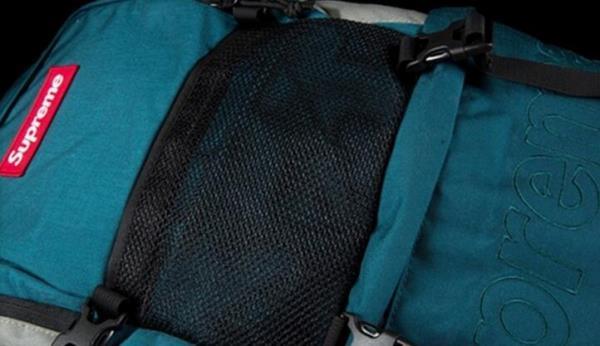 完売品　Supreme 15FW Contour Backpack シュプリーム　コンツアー 優れた機能を発揮するバックパック.