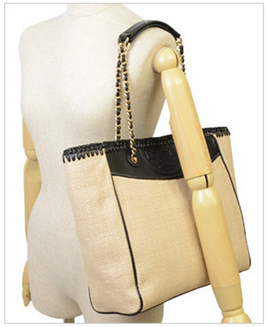 機能も充実★大人美人のきれいめトリーバーチ TORYBURCH FLEMING CROCHET E/W TOTE バッグ 登場！ナチュラル&times;ブラック ストロー&times;レザー