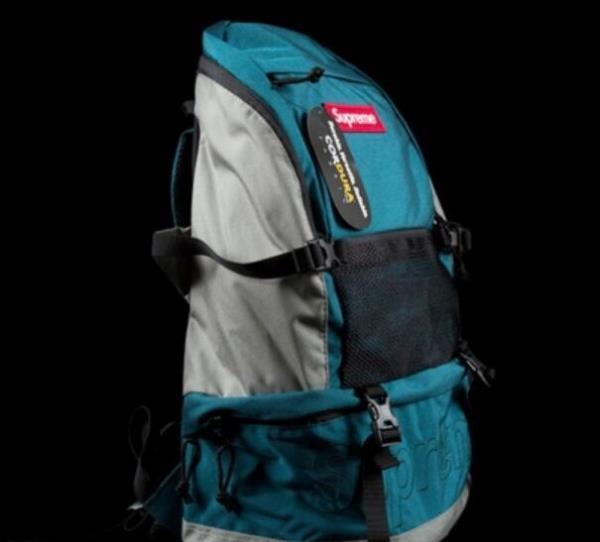 完売品　Supreme 15FW Contour Backpack シュプリーム　コンツアー 優れた機能を発揮するバックパック.