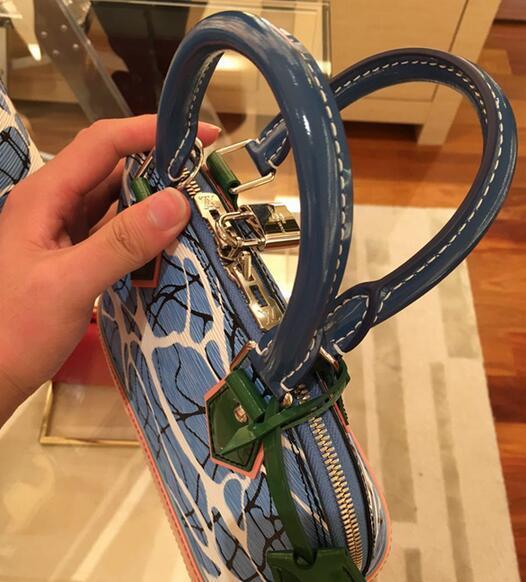 シンプルなデザイン　ルイヴィトン　 Louis Vuitton アルマPM 　印象的にバッグ.