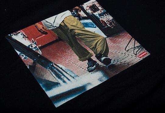 活躍するSupreme シュプリーム  程よいサイズ感あるキッズ40オンスＴシャツ .