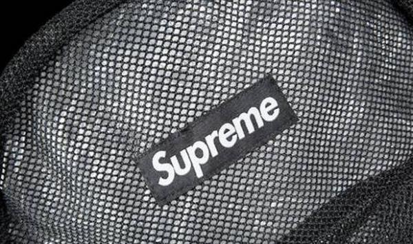 耐久性に溢れるアイテム　Supreme シュプリーム 愛用できるメッシュバックパック.