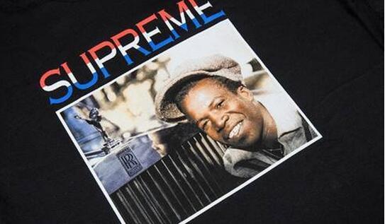 大人カジュアルな一品　シュプリーム バーリントン・リーヴィ イングリッシュメン　躍動感あるTシャツブラック.