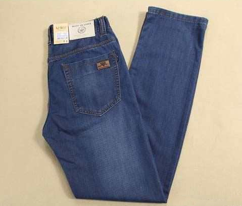ARMANIアルマーニ偽物ストレートデニムパンツ