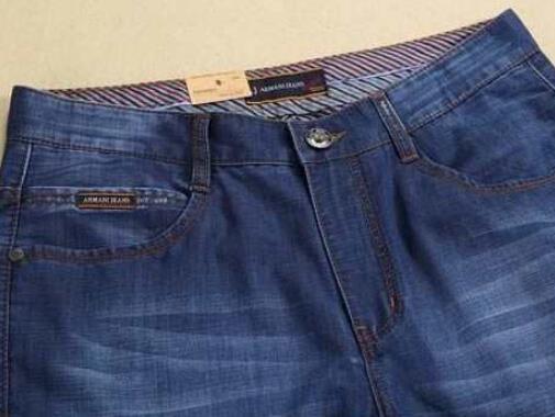 ARMANIアルマーニ コピー通販モデル愛用ストレートデニムパンツ