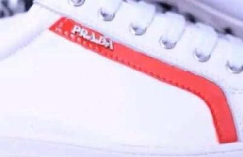  PRADA プラダ 偽物 フラットシューズ
