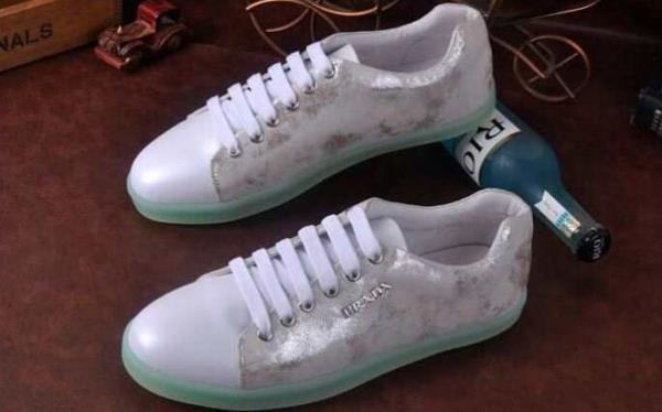  PRADA プラダ 偽物 フラットシューズ