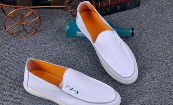  PRADA プラダ 偽物 フラットシューズ