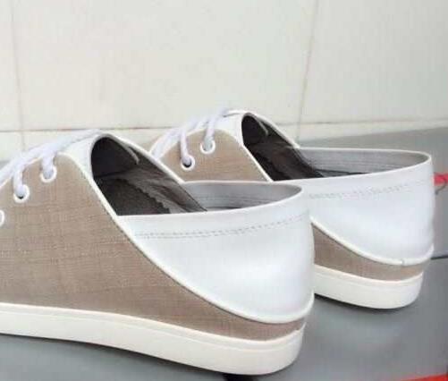 PRADA プラダ 偽物 フラットシューズ
