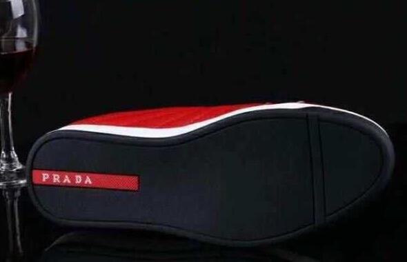 2015 PRADA プラダ 靴の滑り止め スニーカー