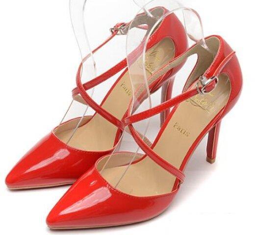 Christian Louboutinクリスチャンルブタン エナメル革 とんがりトウ