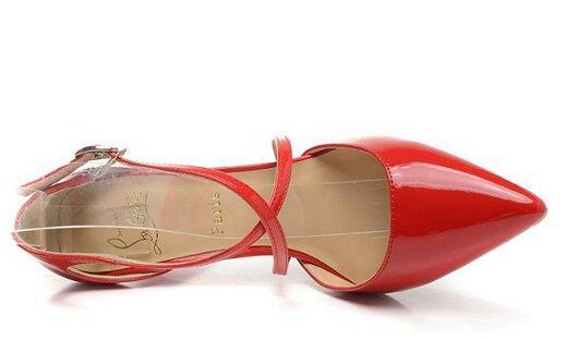 Christian Louboutinクリスチャンルブタン エナメル革 とんがりトウ
