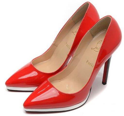 Christian Louboutinクリスチャンルブタン偽物 とんがりトウ ハイヒール