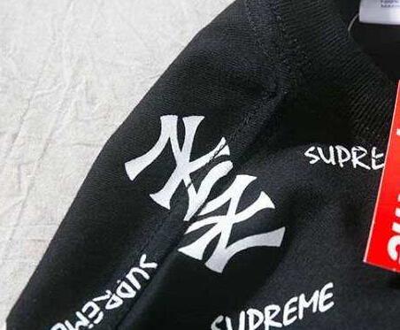 SUPREME シュプリーム 半袖Tシャツ