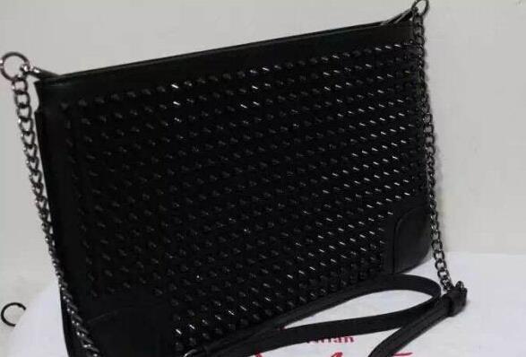 クリスチャンルブタン Christian Louboutin スパイク ショルダーバッグ