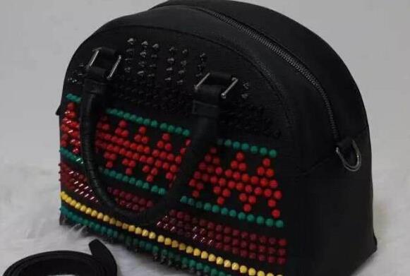 クリスチャンルブタン Christian Louboutin カラースパイク ショルダーバッグ