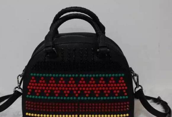 クリスチャンルブタン Christian Louboutin カラースパイク ショルダーバッグ