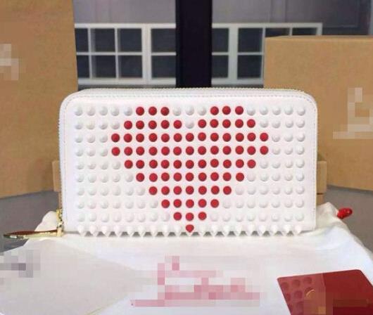クリスチャンルブタン Christian Louboutin スパイク ハート型財布