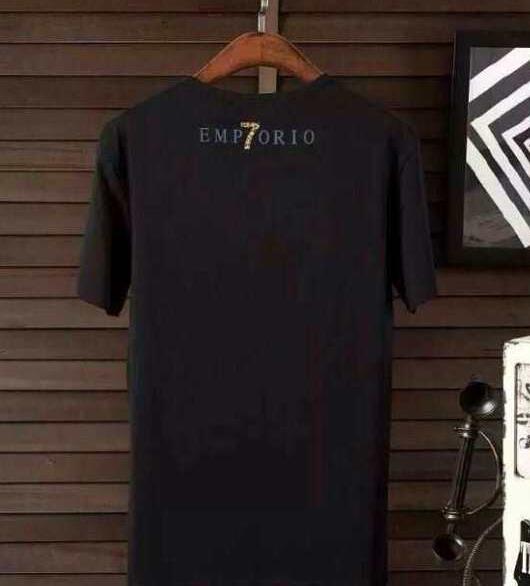 ARMANI アルマーニ 高級感を引き立てる 半袖Tシャツ