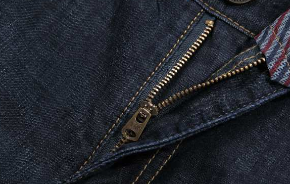 BURBERRY バーバリー ストレートデニムパンツ