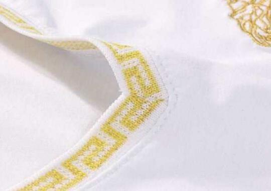 VERSACE ヴェルサーチ SALE!今季 半袖Tシャツ