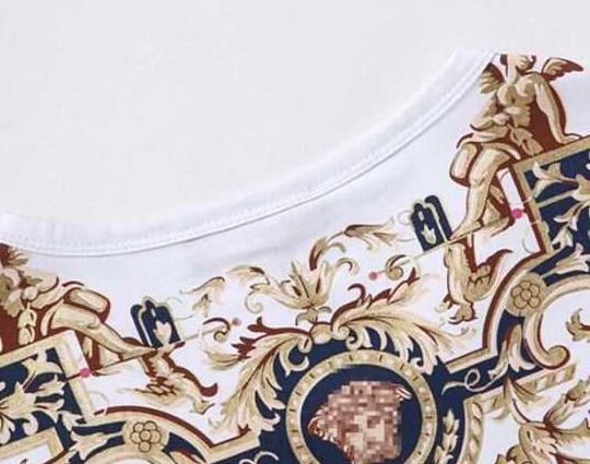 VERSACE ヴェルサーチ SALE!今季 半袖Tシャツ