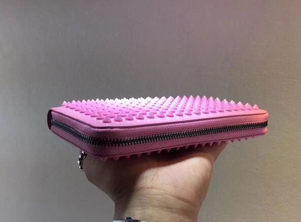 好感度の高いChristian Louboutin クリスチャン ルブタン　耐久性に 財布 レディース . 