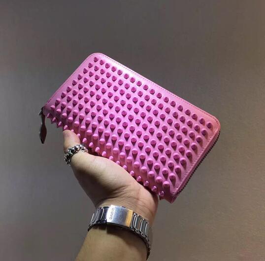 好感度の高いChristian Louboutin クリスチャン ルブタン　耐久性に 財布 レディース . 